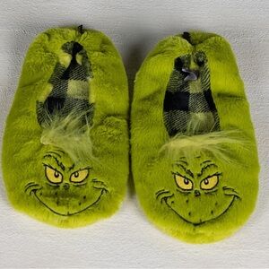 NWT. Grinch fuzzy soft Slipper Socks feature the Grinch’s classic face in green